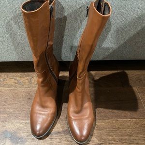 Born 7M leather boots